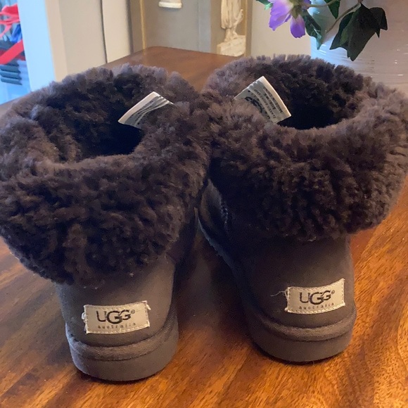 UGG AUSTRALIA CLASSIC SHORT 5825. - Picture 8 of 16